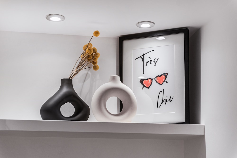 Lady on the Lane- 2 bed Primrose Hill - by Out of Office Lifestyle