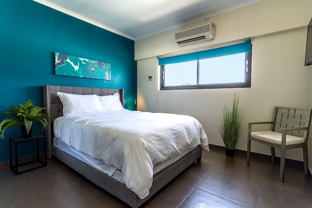 Spectacular Designer Villa 5 Star Luxury 6 Bedroom New! view 3