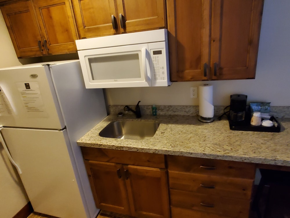 CB&M Executive Suites