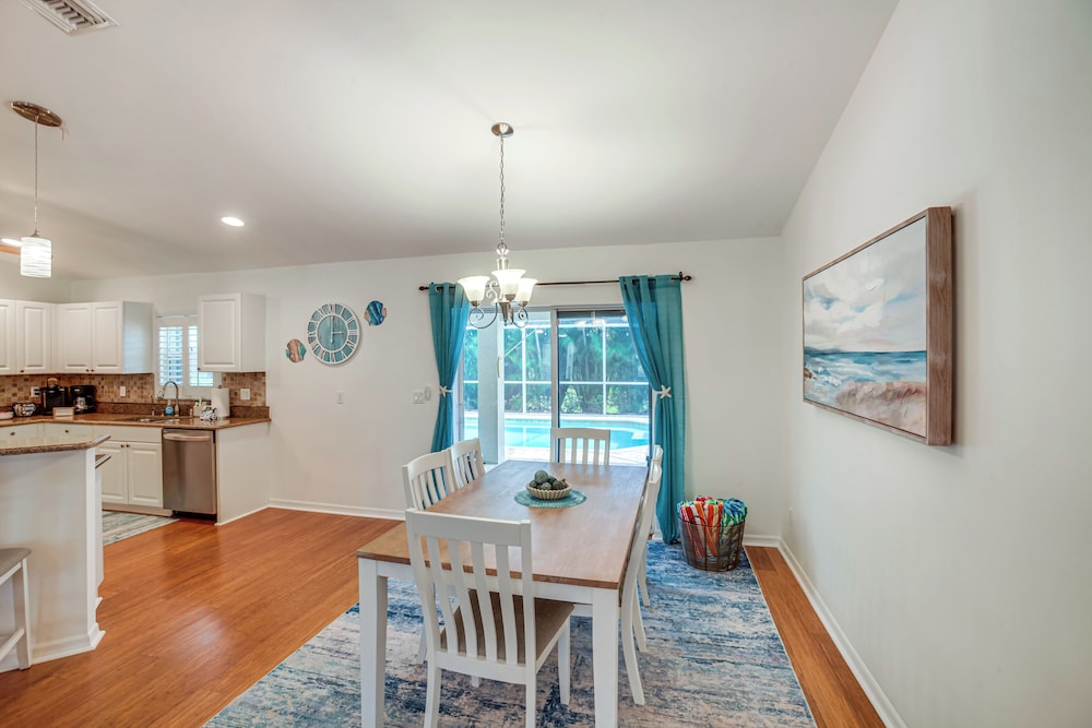 Game Room & Hot Tub: Easy Cape Coral Adventures