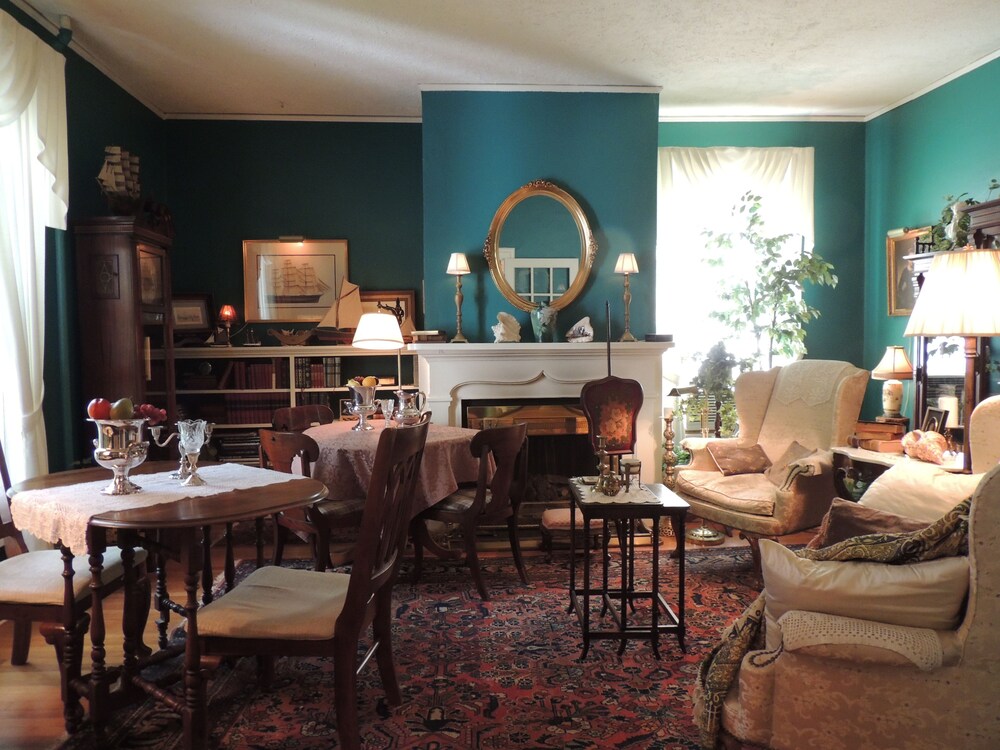 1868 Magnolia House Inn