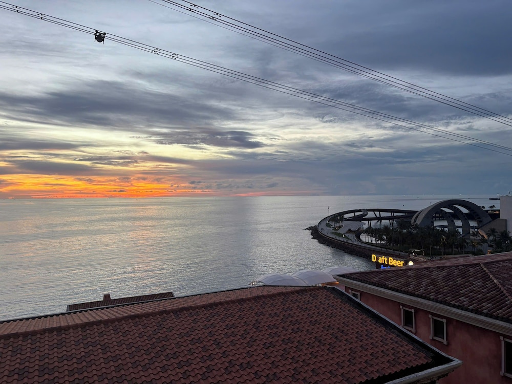 Tramonto Phu Quoc Hotel
