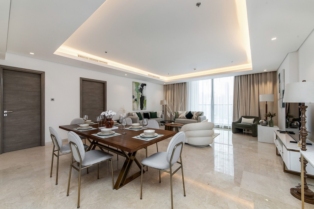 Luxe 3BR with Burj Khalifa view