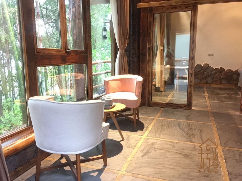 No.5 Valley Lodge