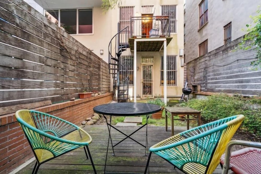 Surprisingly Unique 2br Urban Oasis W/ Sauna In Ny 2 Bedroom Home