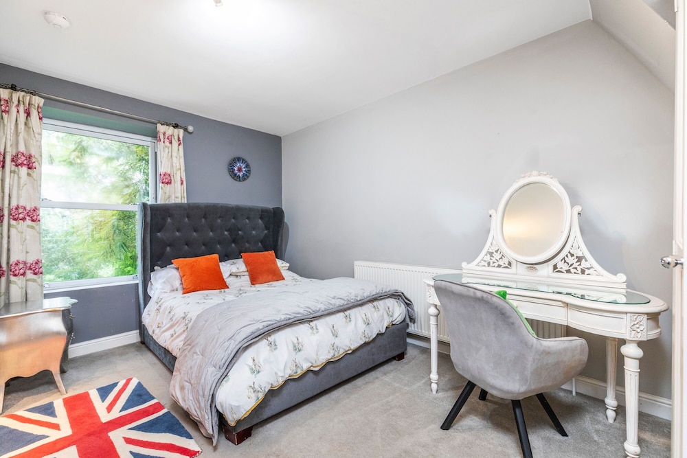 Country Farmhouse, Sleeps 13 & New 8seater Hot Tub