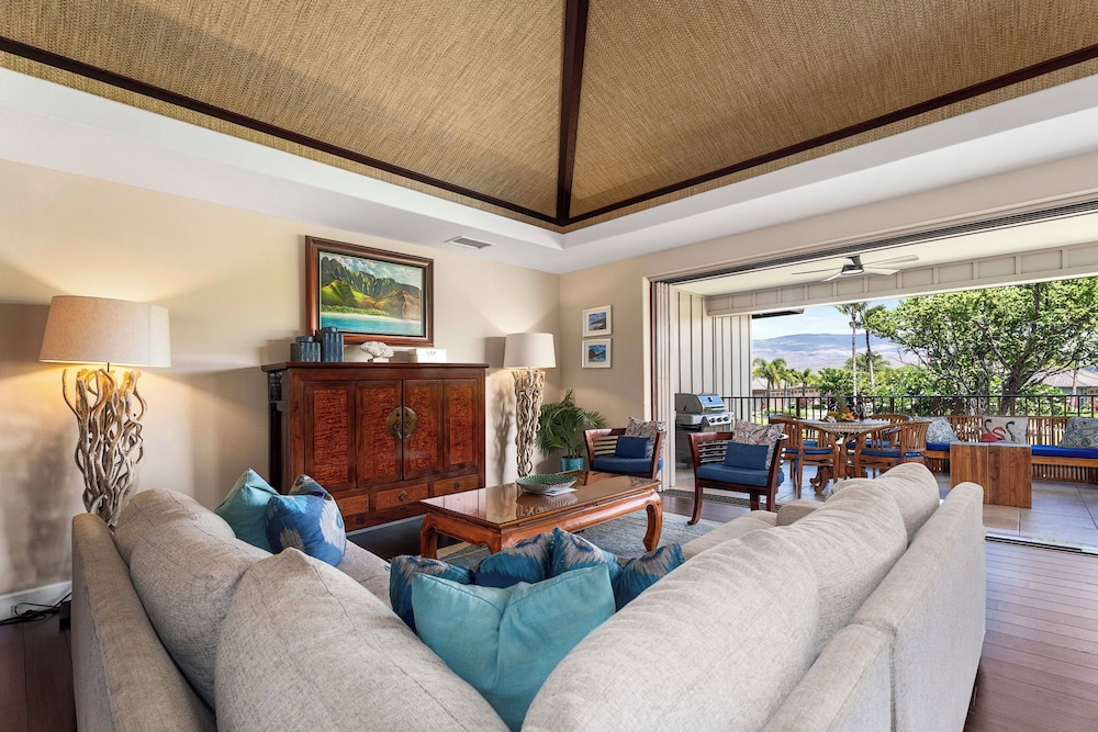 Private Beach Access Includes Concierge Outdoor Spacious Lanai!