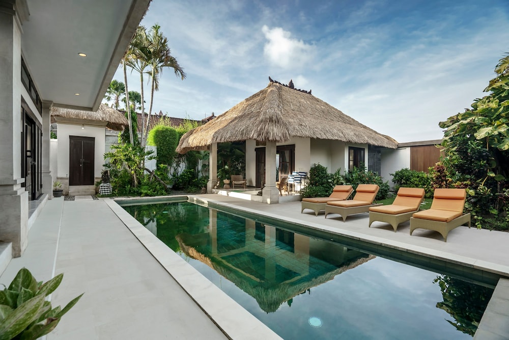 Villa Gading by Alfred in Bali - Stunning 4BD Villa in the Heart of Seminyak Beach