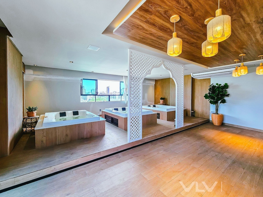 Art Studio by VLV Stays