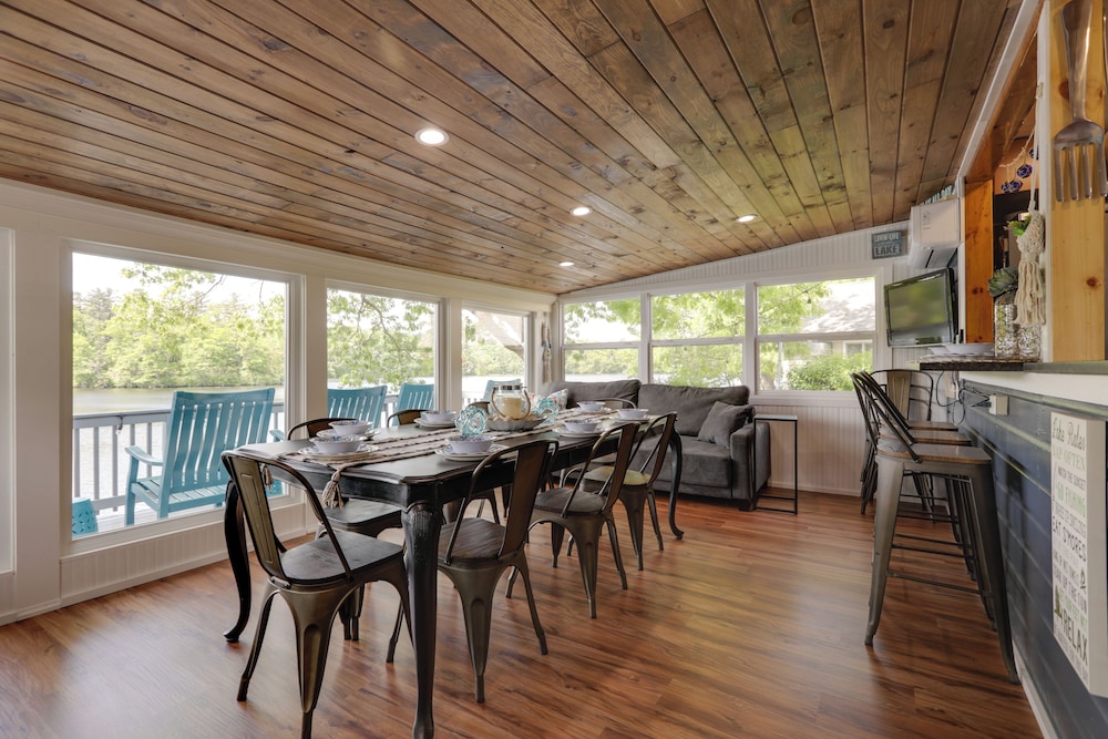 Football Fans Lake Retreat - 5 Mins to Gillette!