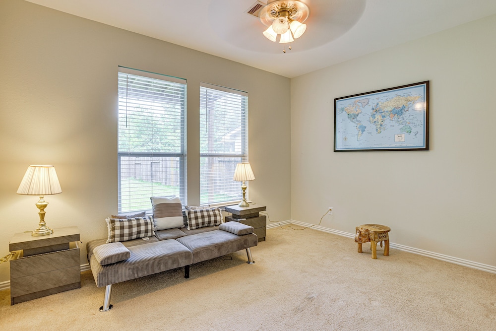 Group-ready Getaway in North Houston!