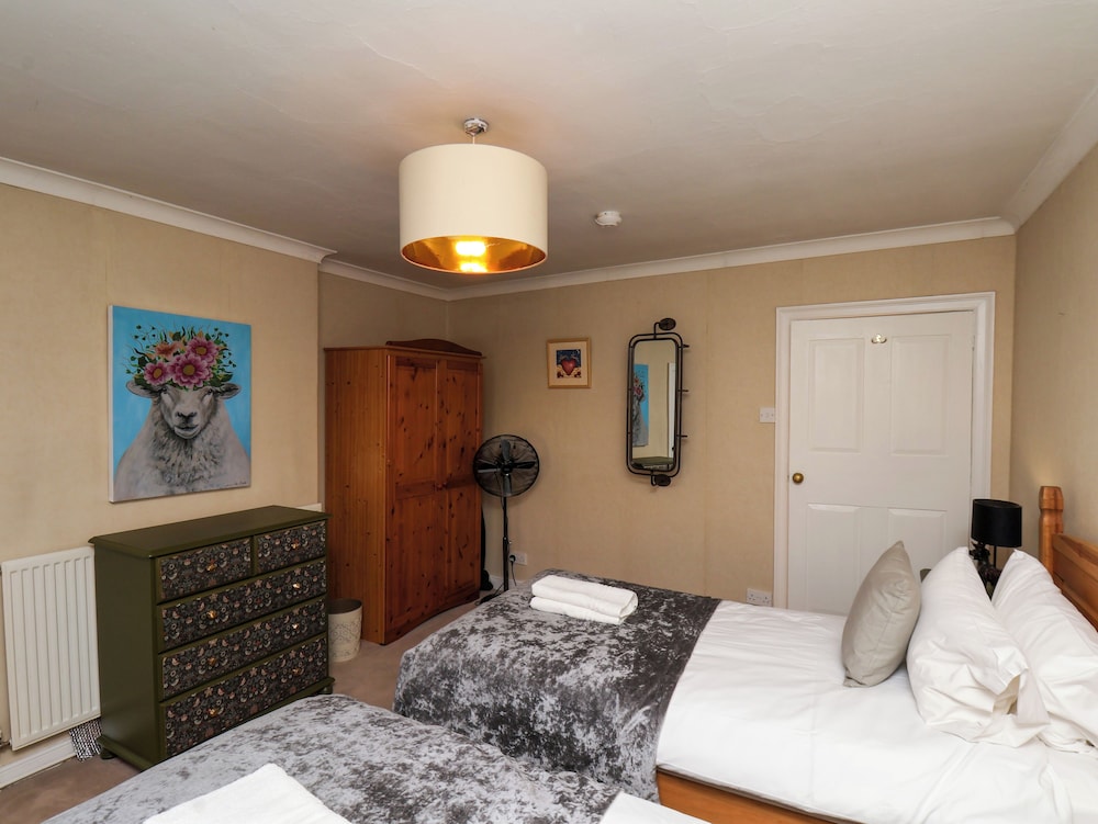 Sixpence Cottage