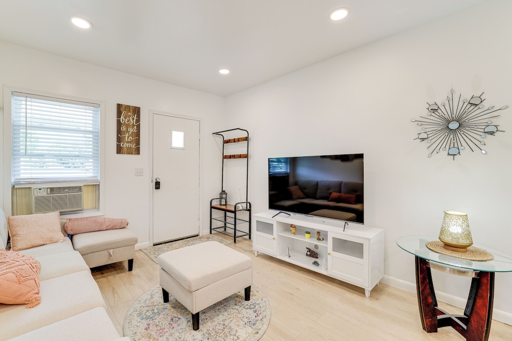 2 Mi to State Park: Updated Niagara Falls Home