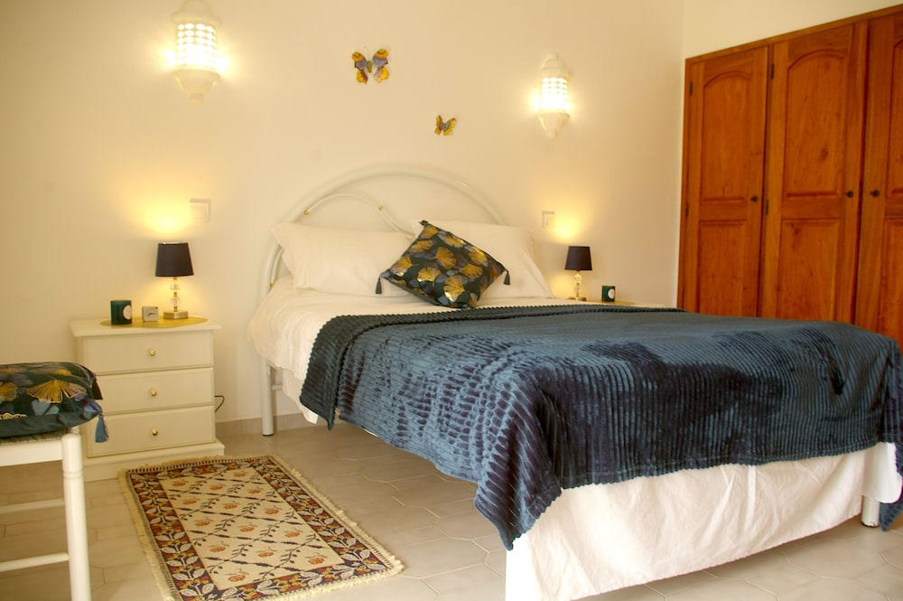Lovely 2 Bedroom end Townhouse in Carvoeiro view 5