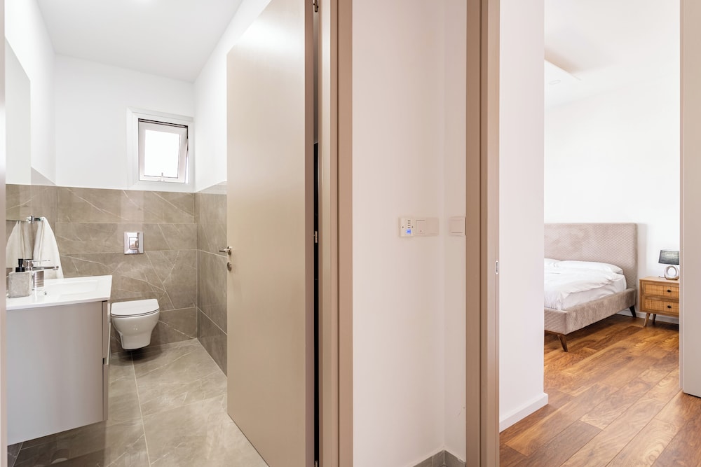 YAMAS Urban Living Platinum 77 Apartments