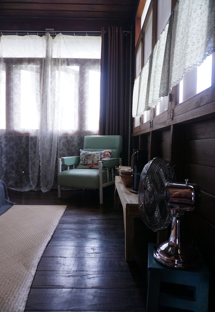 Kaampuju Cafe and Rooms
