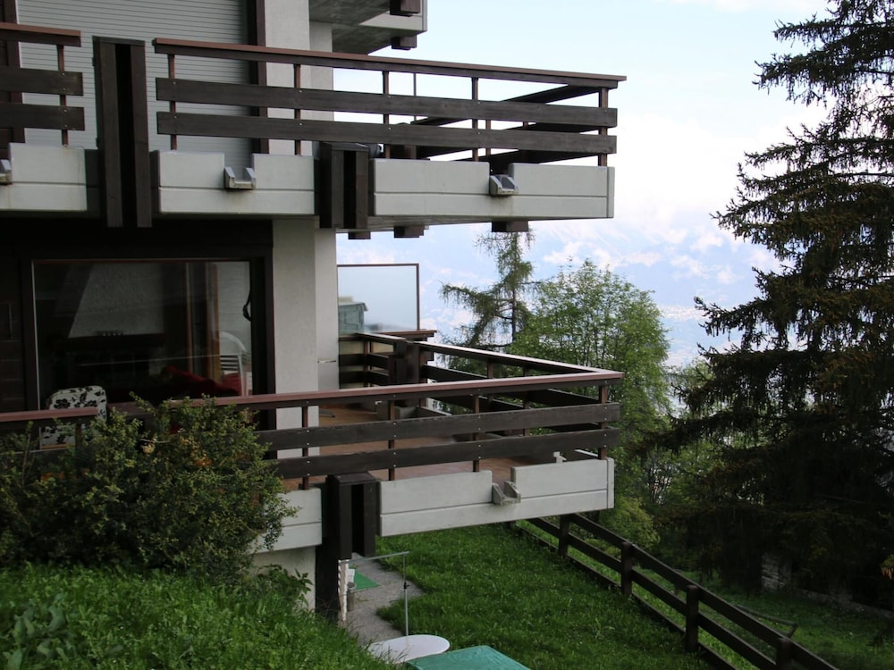 Friendly Apartment With Mountain Views