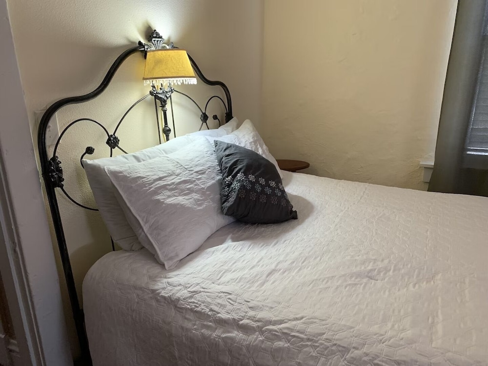 Historic Whiting Hotel Suites - Property Image 52