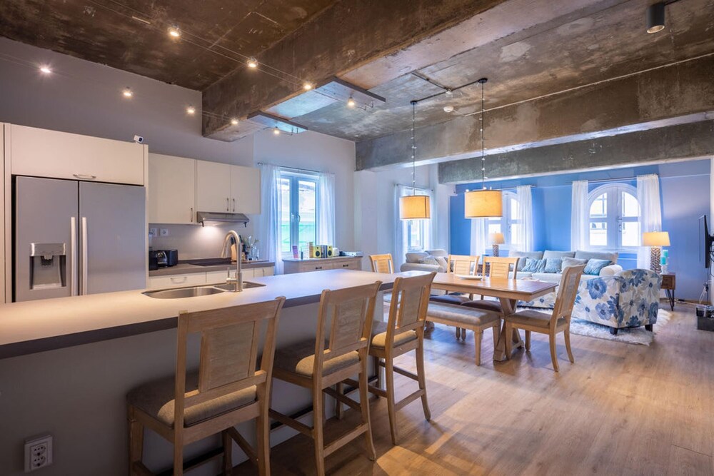 Chic Historic Townhouse in City Centre Willemstad