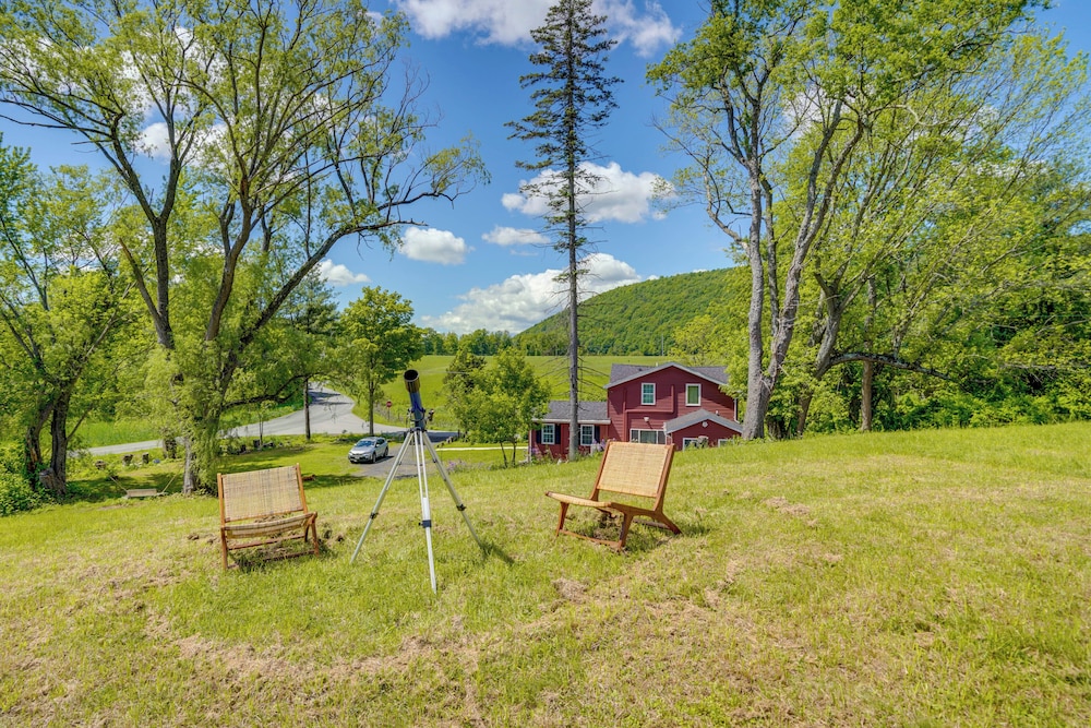 4 Mi to Dtwn Catskill: Mtn-view Home