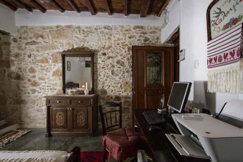 Sofiana s Garden Retreat w Private Pool