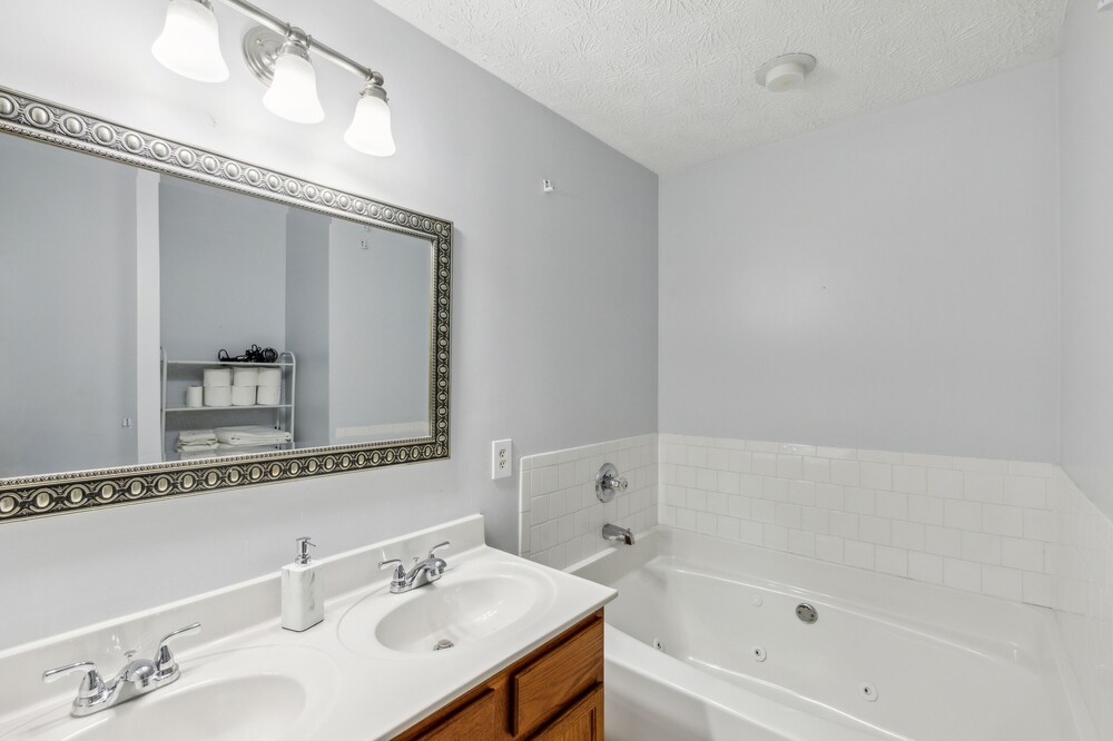 Cozy Coastal Retreat In The Heart Of Annapolis 3 Bedroom Townhouse