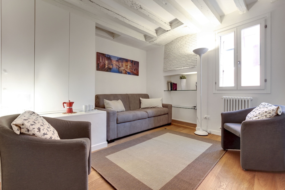 Pozzo Roverso en Venice — hotel room