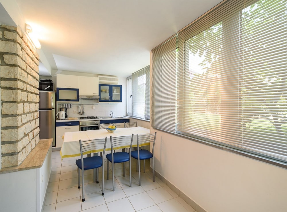Sunny Street Apartments 2