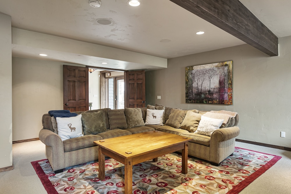 Upper Telemark Drive Home at Deer Valley Resort - 7 Bedroom Home with Hot Tub #2960 7 Home