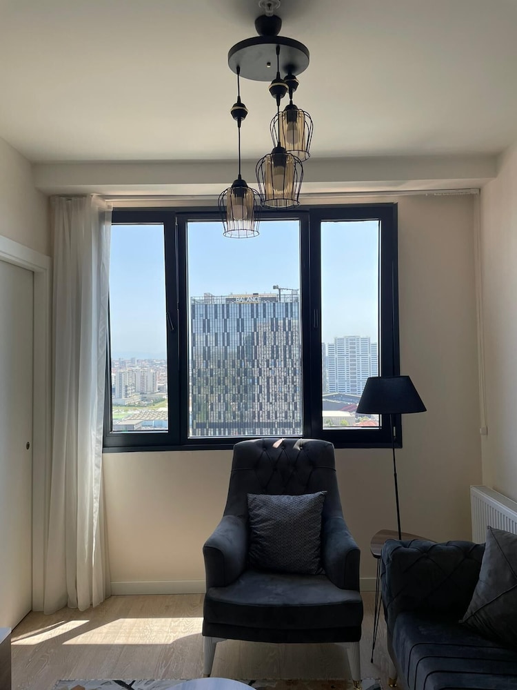 1 Bedroom Apartment High Floor City View