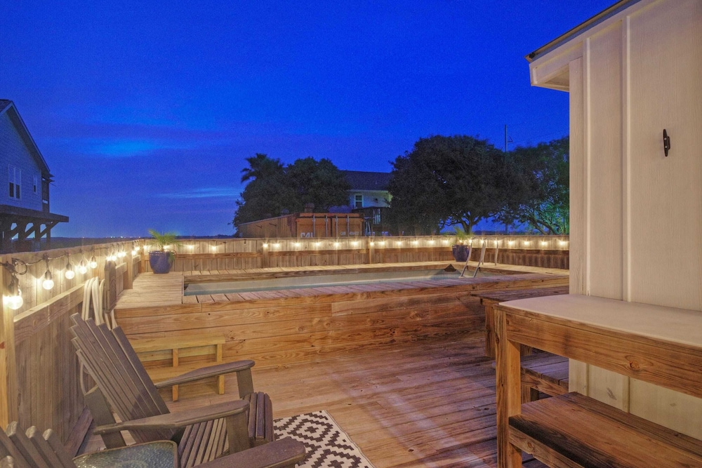 Simpatico by Avantstay Pool, Near Birding Center