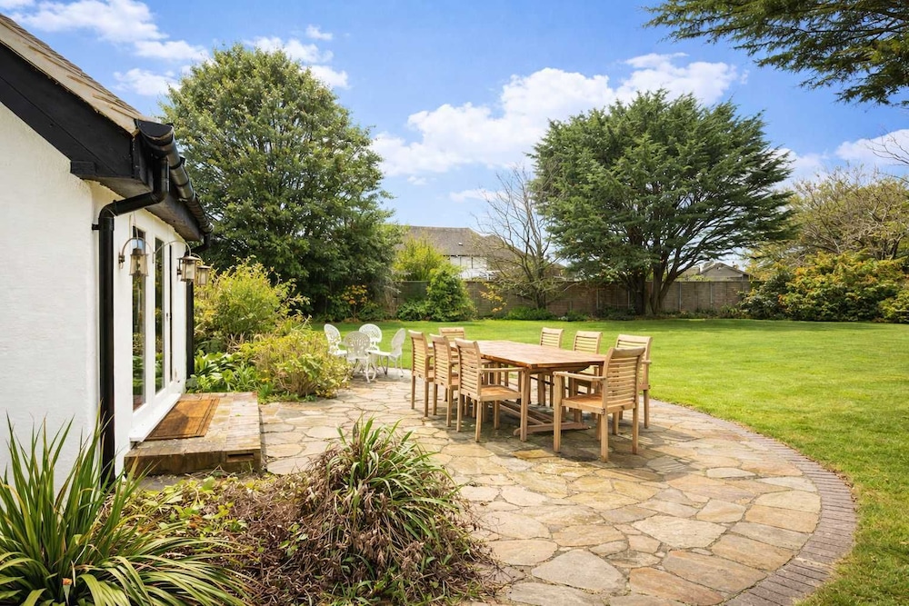 Spacious Coastal Family Home Sleeps 8