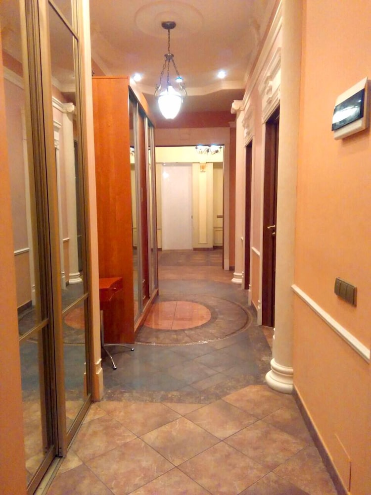 Lakshmi Apartment Great Classic