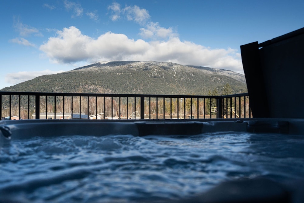 Villa 23 Cabot Peaks Revelstoke Vacation - Image 5