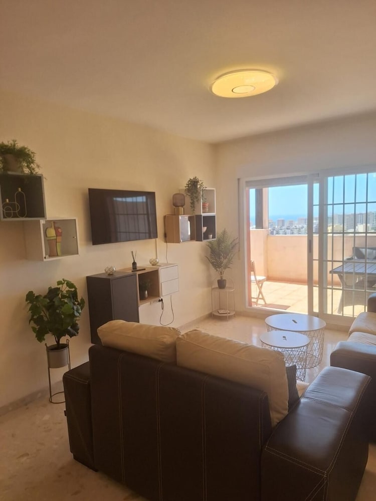 Charming Three Bedrooms Apartment With Seaview