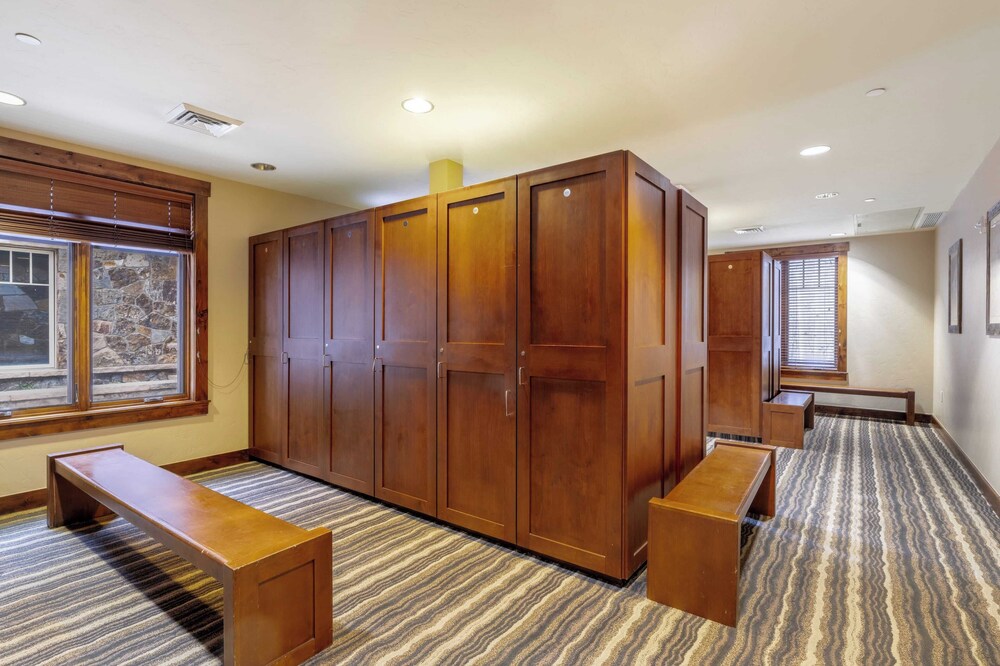 Steps to Lifts, Peak 9, Main Street Balcony, Lounge Pool Water House 5204