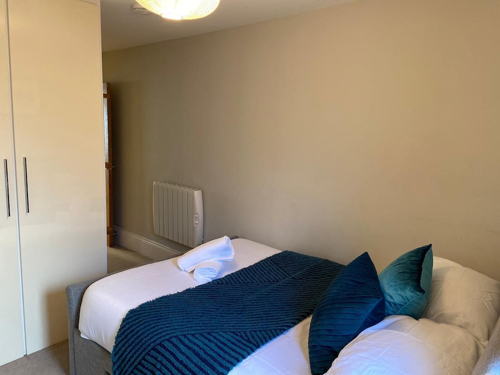 Luxurious 1 bedroom apartment view 2