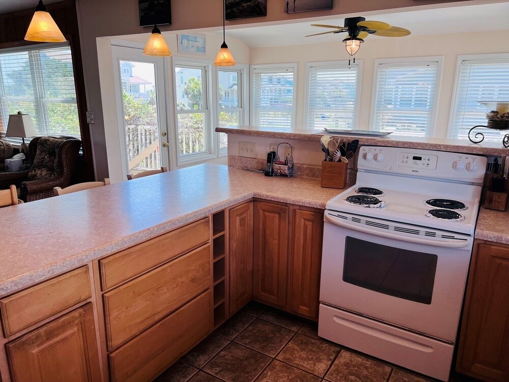 Fore Shore West- 4 Bedroom Home by RedAwning