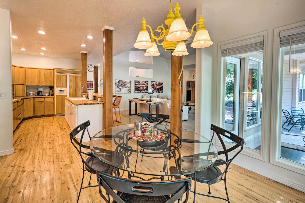 Luxe Boise Home w/ Patio: Golf, Hike, Explore view 5
