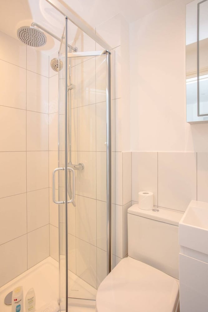 Newly Refurbished Modern 3 Bedroom Apartment in Affluent Fulham