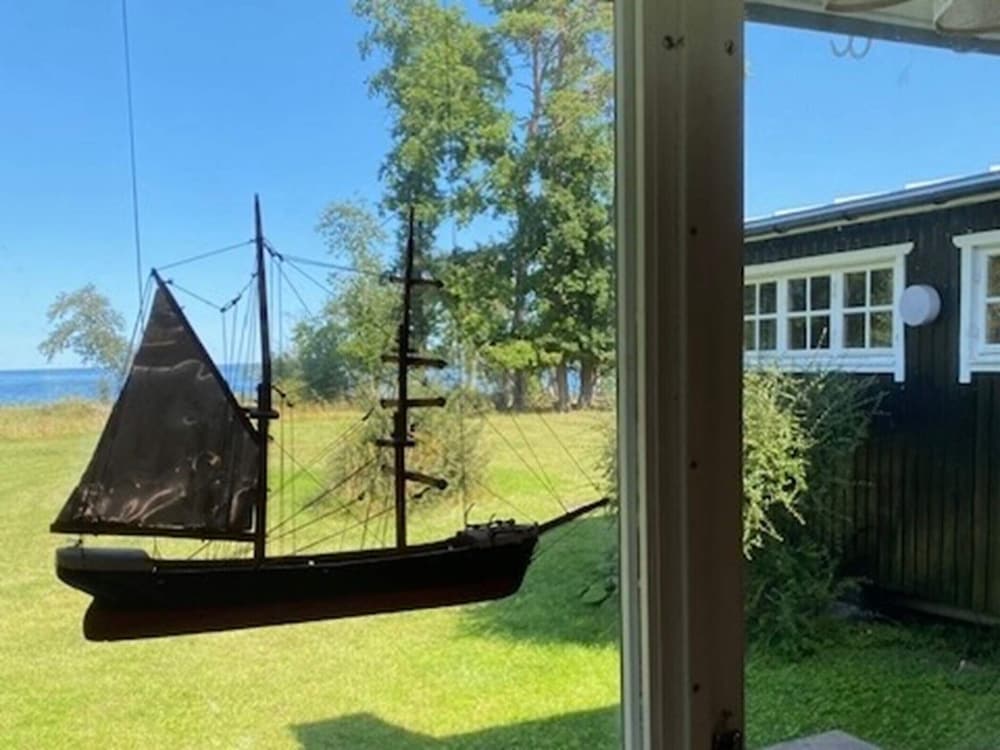 Cozy Seaside Getaway in Grankullavik