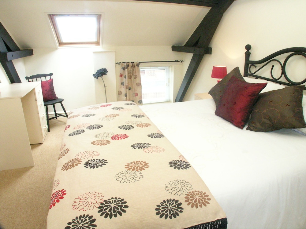 Hamlet Cottage view 4