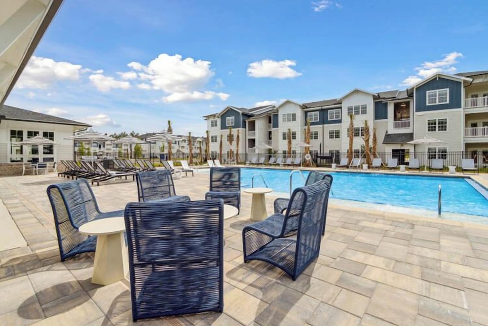 Luxurious Apartments - Pool Gym Bikes