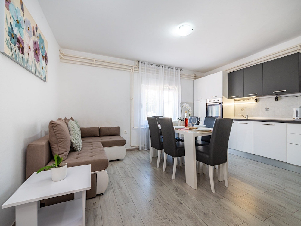 Holiday Home Villa Vesna Lux