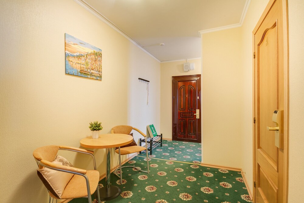 41 Orekhovo 3 Bedroom Apartment near Tsaritsyno Park