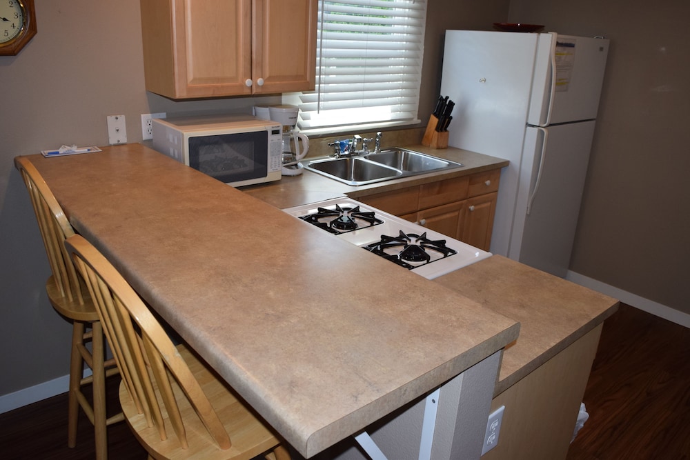 343 Hinds 2 Bedroom Cabin by RedAwning view 5