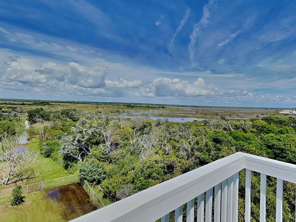Lovin' Lowe Tide by Topsail Realty