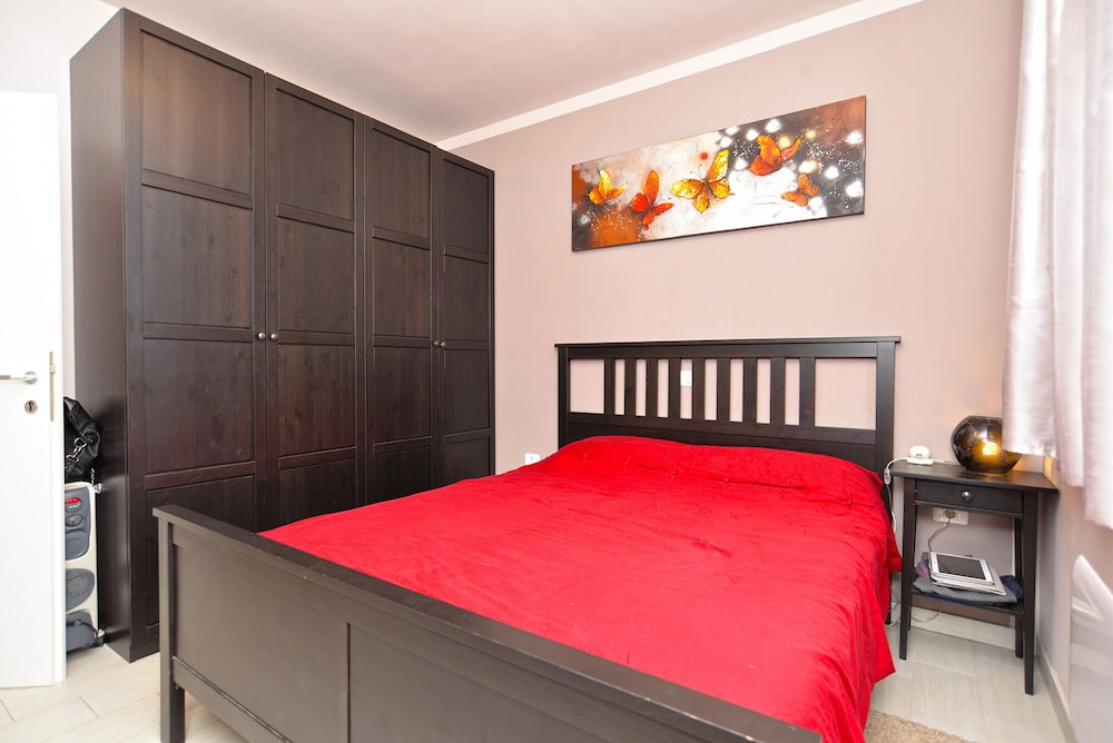Apartment 1977 view 5