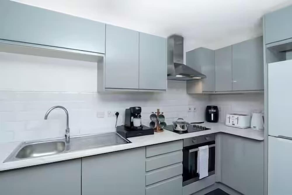 Gunwharf Quays Cozy Central Apartment