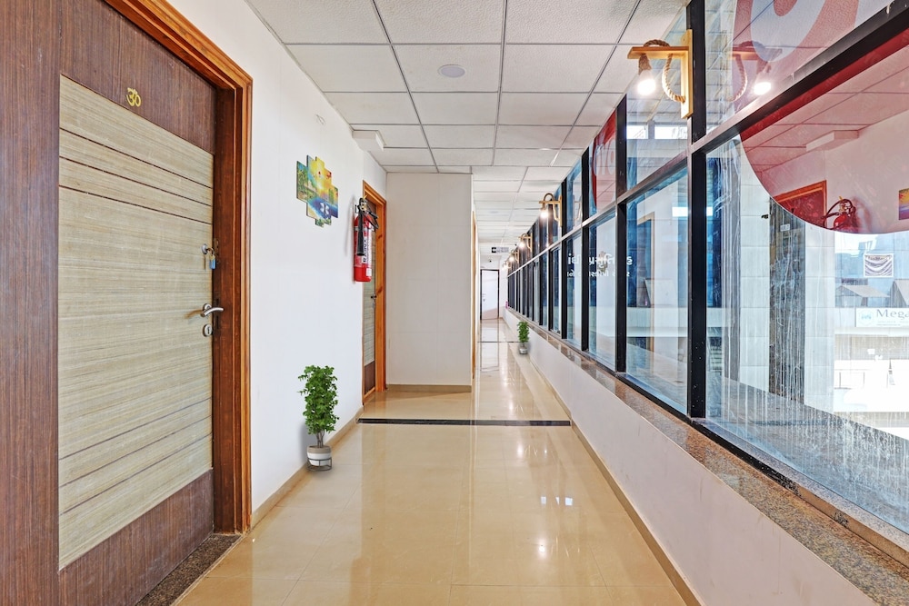Hotel Solitaire Luxurious AC Rooms Surat